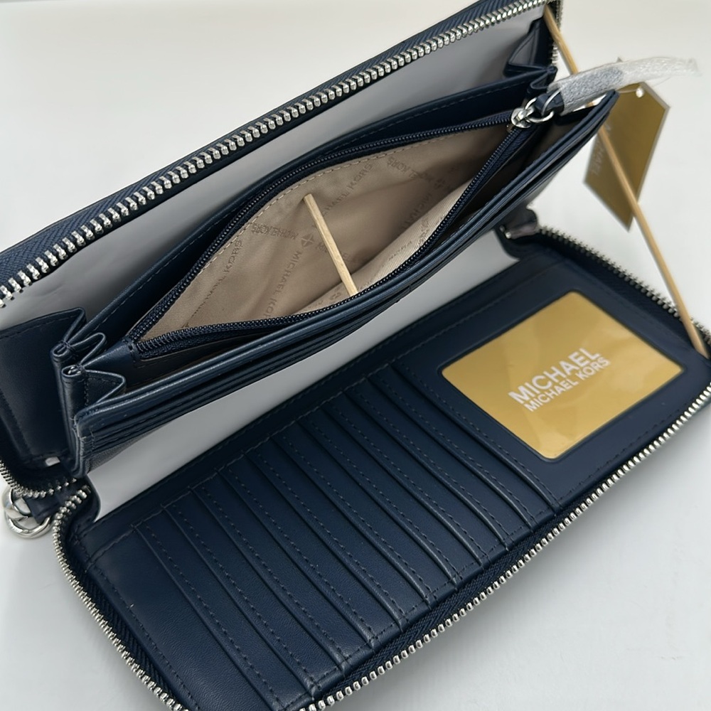 MICHAEL KORS Continental Wristlet Phone Case Wallet Navy
NWT - Picture 10 of 12